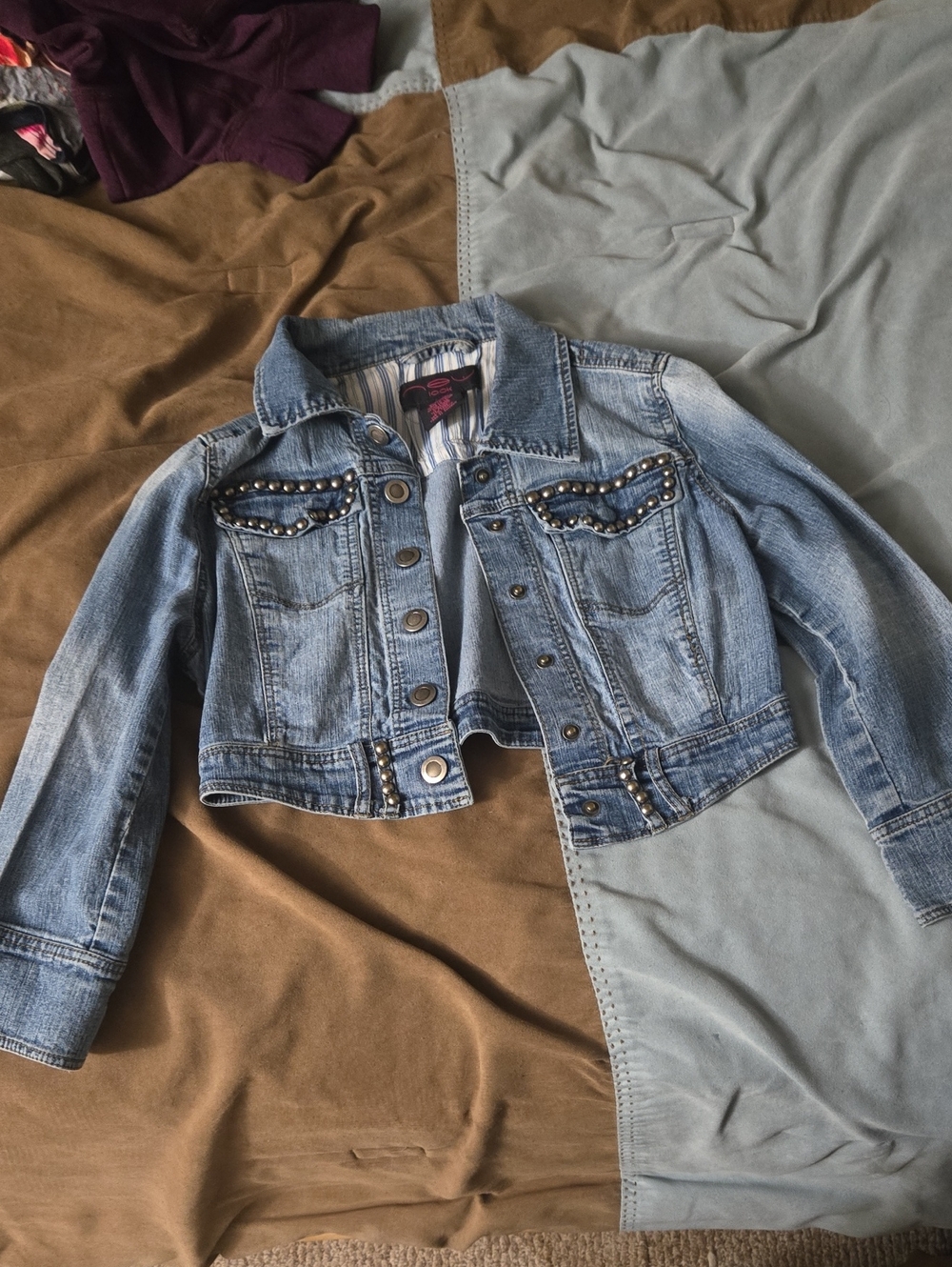 Cropped Light Blue Denim Jacket with Stud Accents